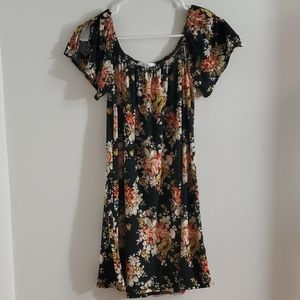 Looks great paired with leggings and boots.